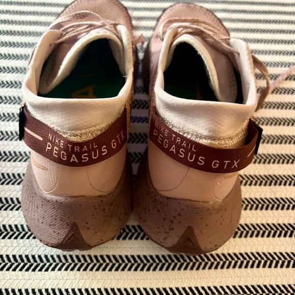 Women's Size 8 Nike Pegasus Trail 2 GORE-TEX - Picture 2 of 5